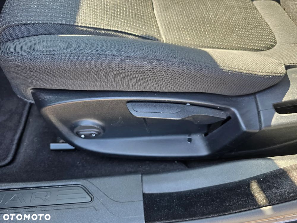 Jaguar XE E-Performance Pure - 28