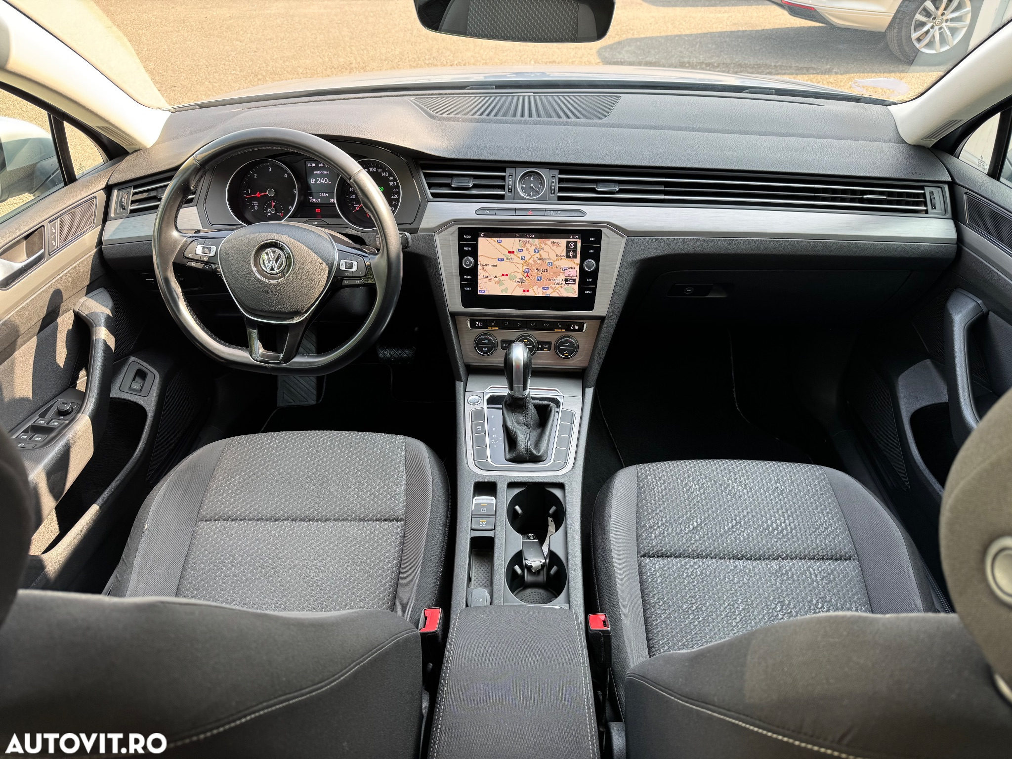 Volkswagen Passat Variant 2.0 TDI SCR DSG BlueMotion Trendline - 8