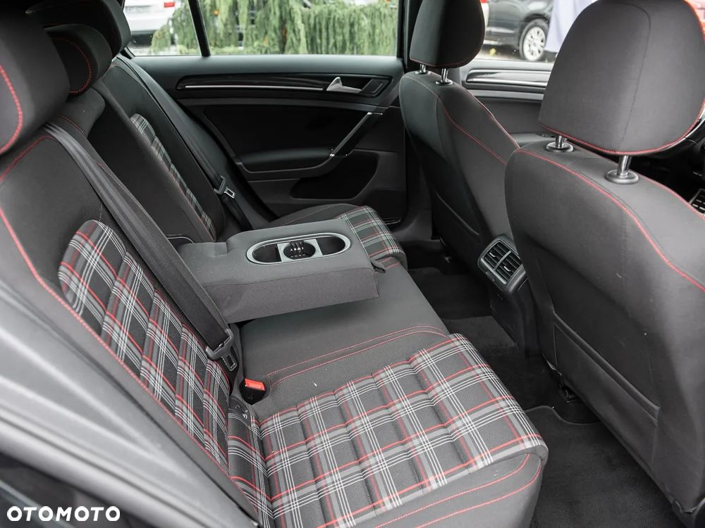 Volkswagen Golf - 20