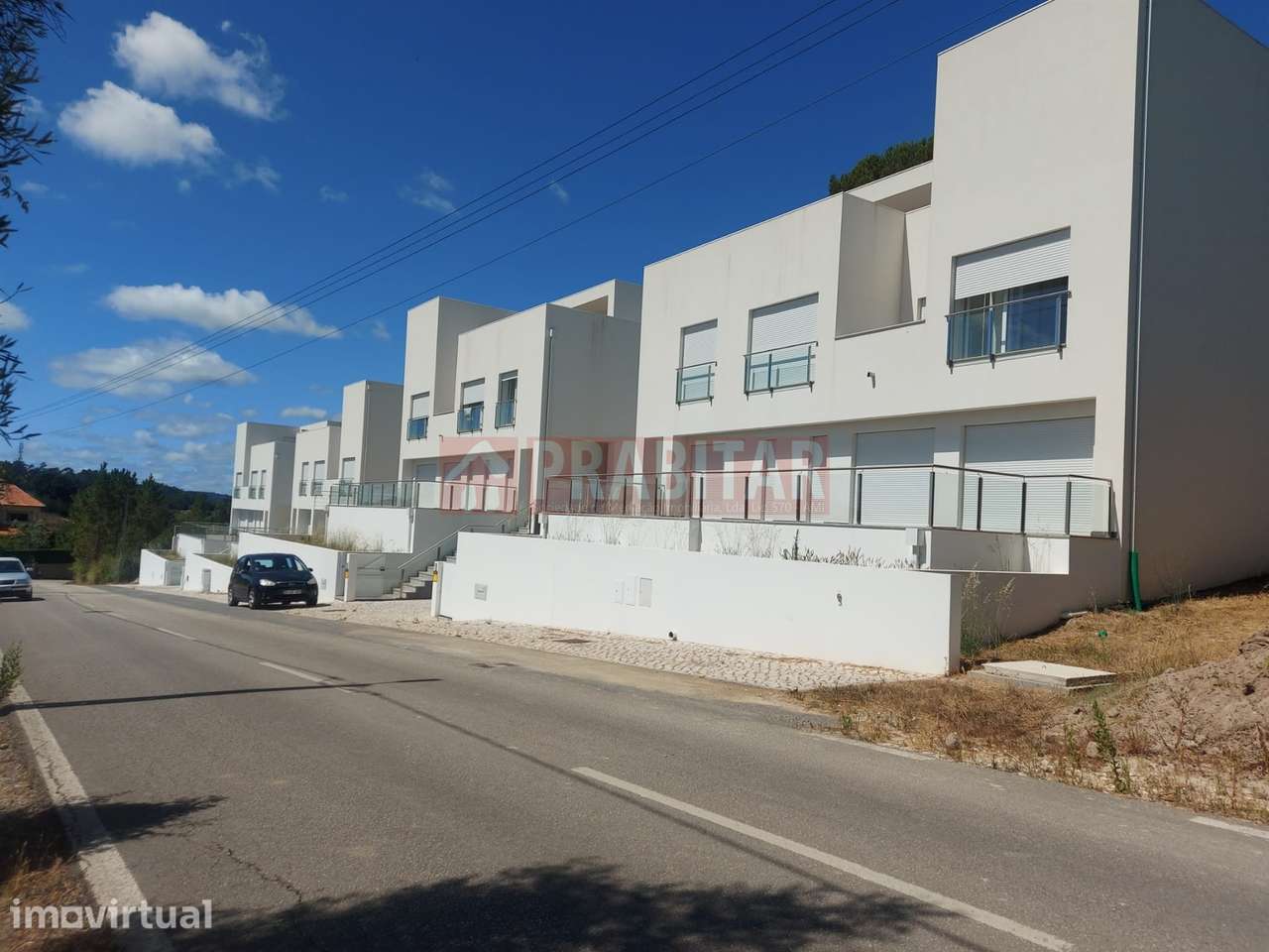 MORADIA UNIFAMILIAR T4+1 COM GARAGEM PARA 4 CARROS - Grande imagem: 4/47