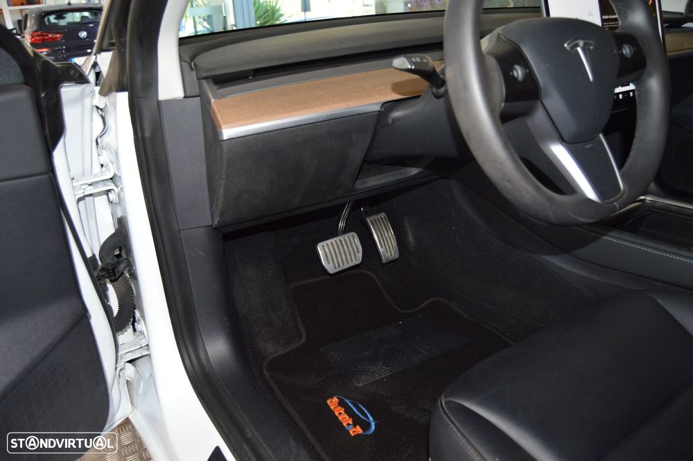 Tesla Model 3 Standard Range Plus RWD - 32