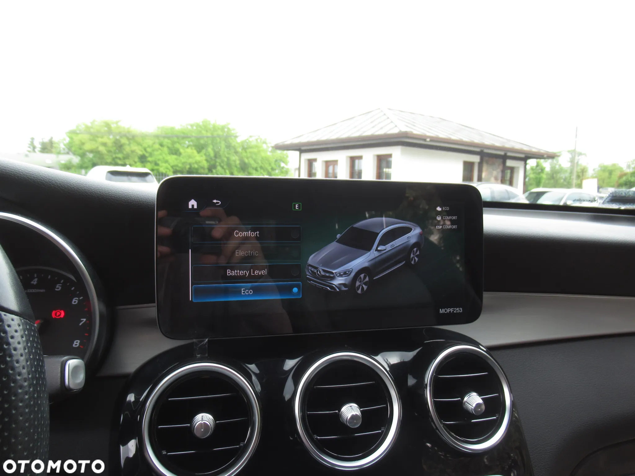 Mercedes-Benz GLC - 27