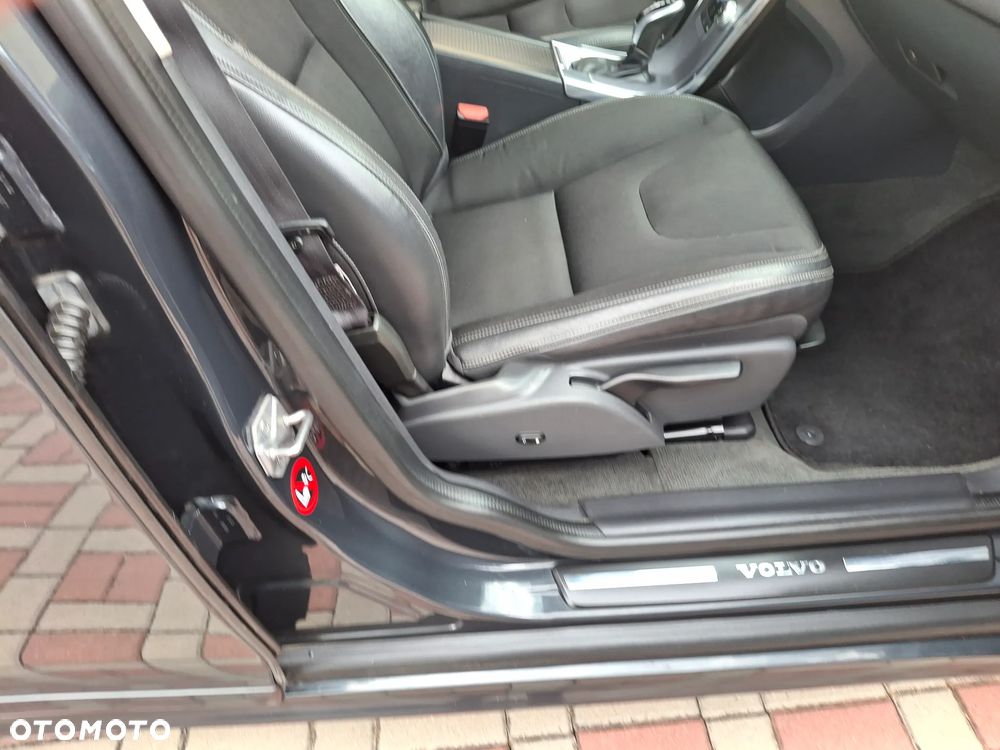 Volvo XC 60 D3 Drive-E Momentum - 33