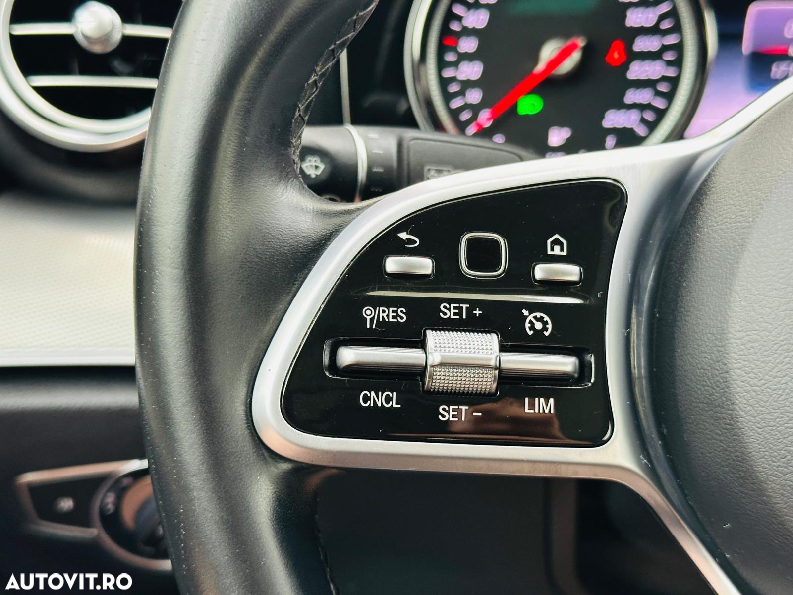 Mercedes-Benz E - 33