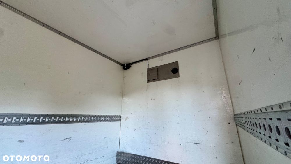 Renault Renault Master kontener Rampa Izoterma najazd WINDA 3 miejsca izolowany budka na rama 6EP 8EP - 26