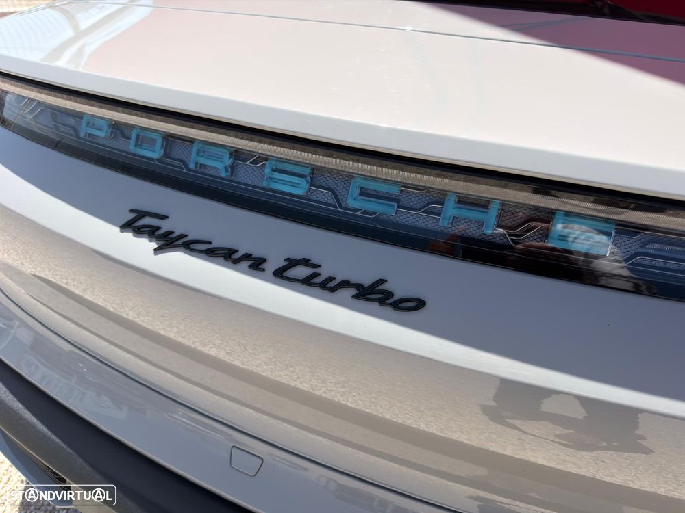 Porsche Taycan Turbo - 36