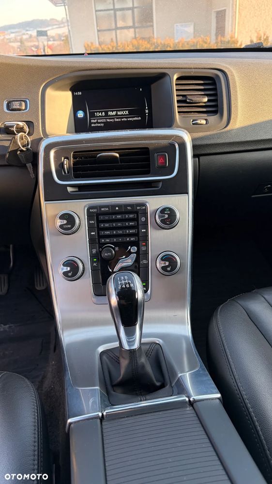 Volvo V60 D4 Summum - 9