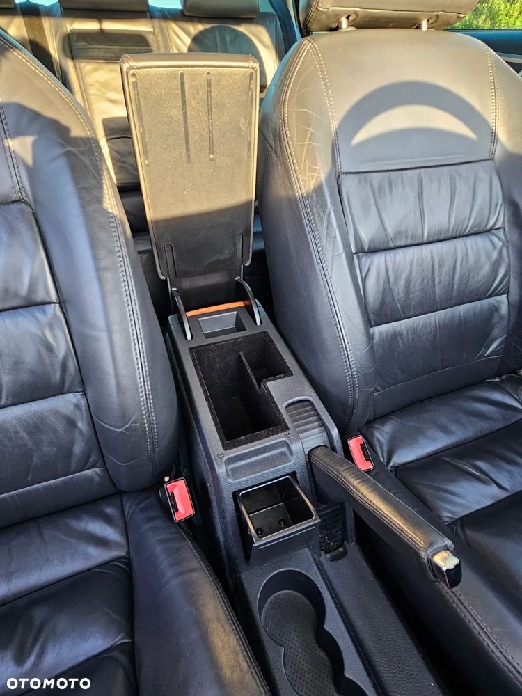 Skoda Superb 2.0 TDI DPF Elegance - 23