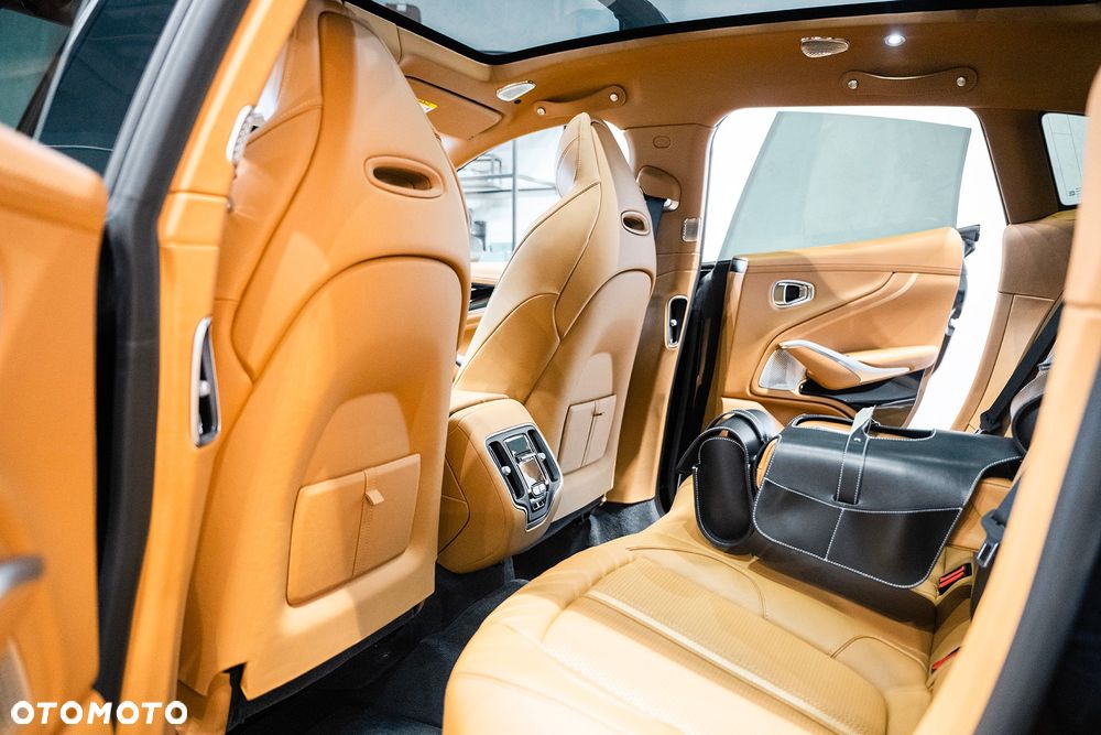 Aston Martin DBX - 16