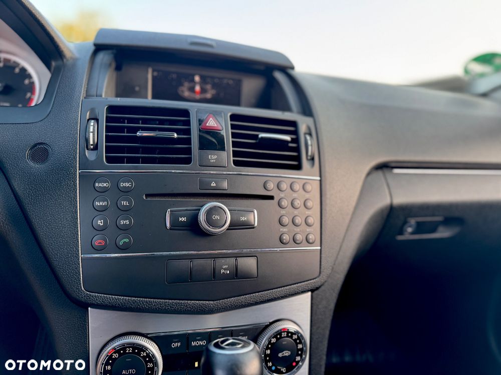 Mercedes-Benz Klasa C 180 T Kompressor Automatik BlueEFFICIENCY Special Edition - 16