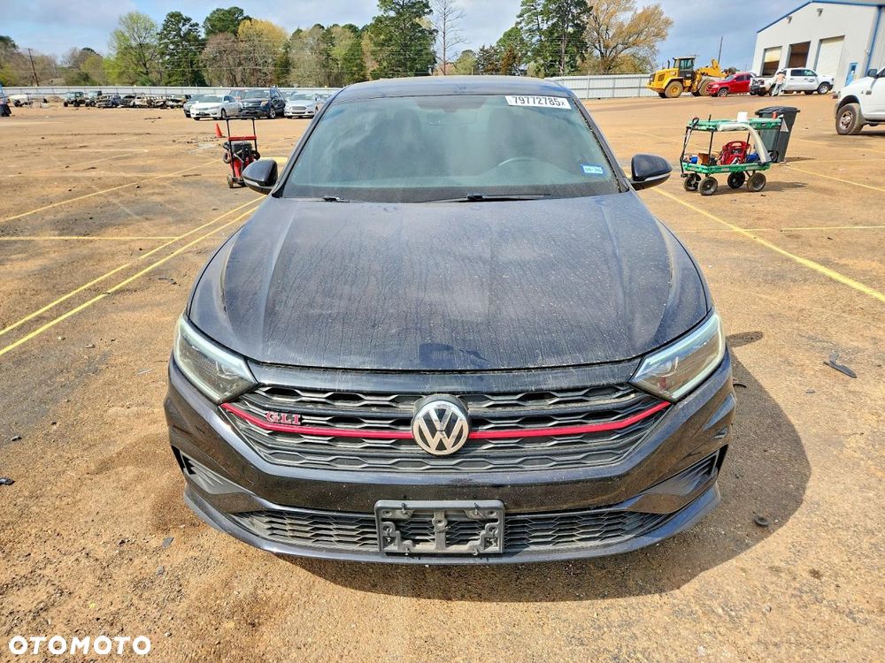 Volkswagen Jetta - 2