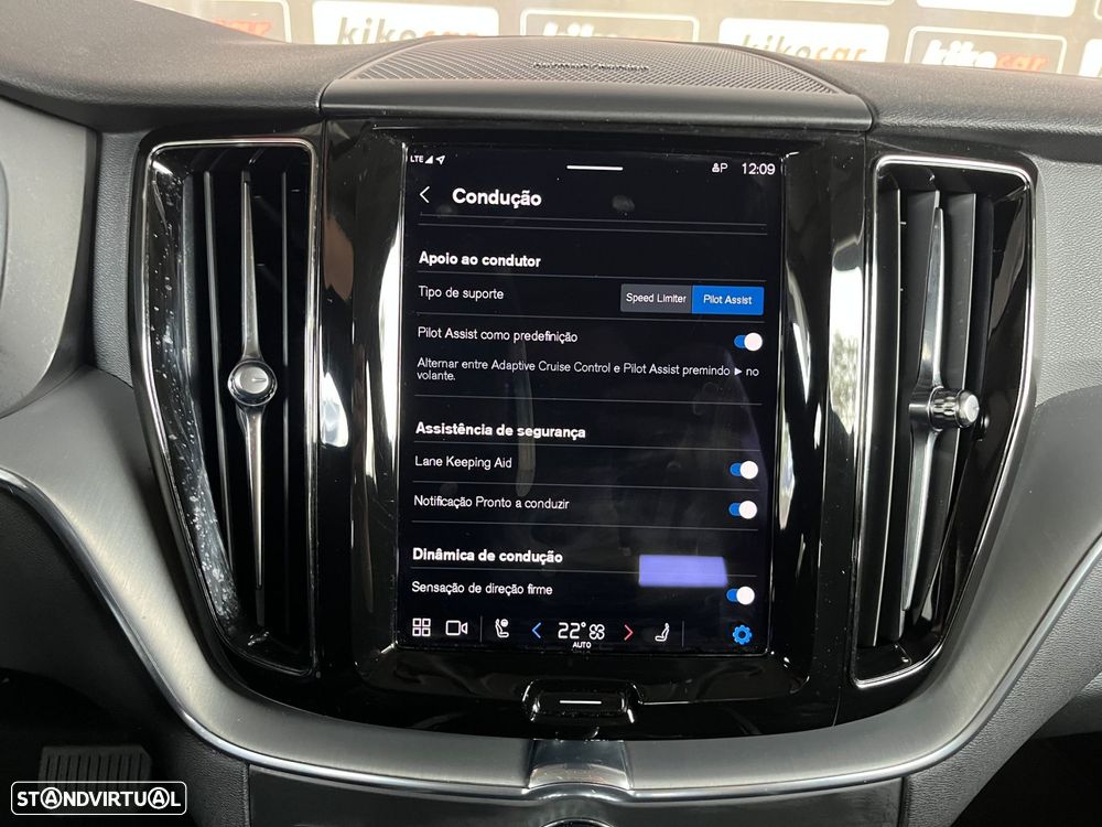 Volvo XC 60 2.0 B4 R-Design Geartronic - 40