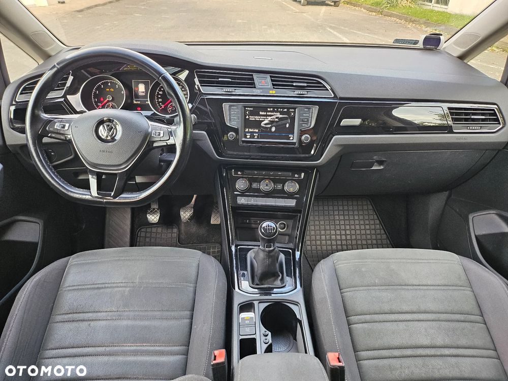 Volkswagen Touran 1.4 TSI BMT Highline - 11