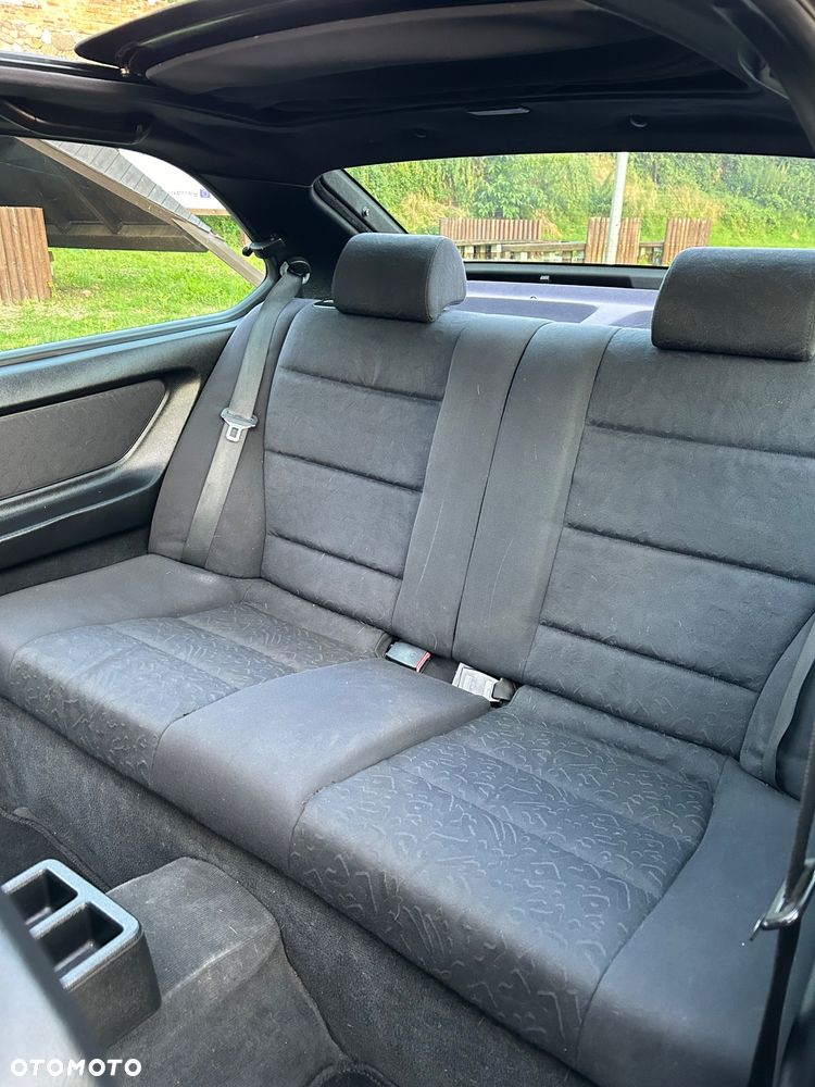 BMW Seria 3 318tds - 13