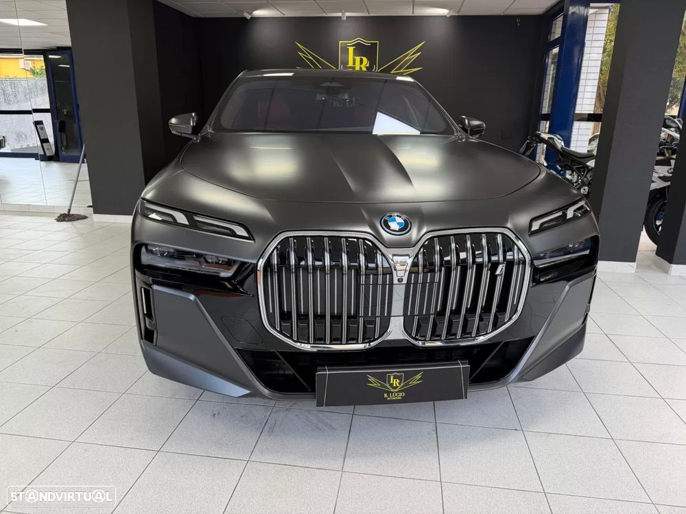 BMW i7 eDrive50 Pack Desportivo M - 52