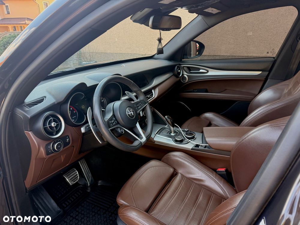 Alfa Romeo Stelvio 2.0 Turbo 16V AT8-Q4 Ti - 21