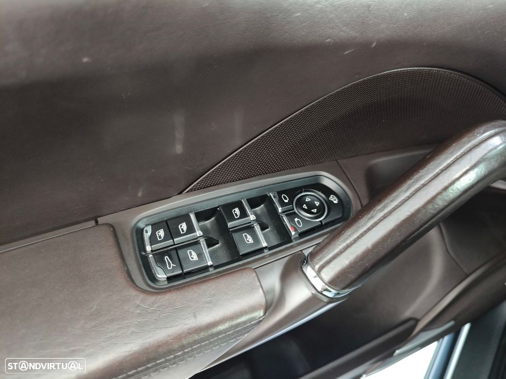 Porsche Cayenne - 26