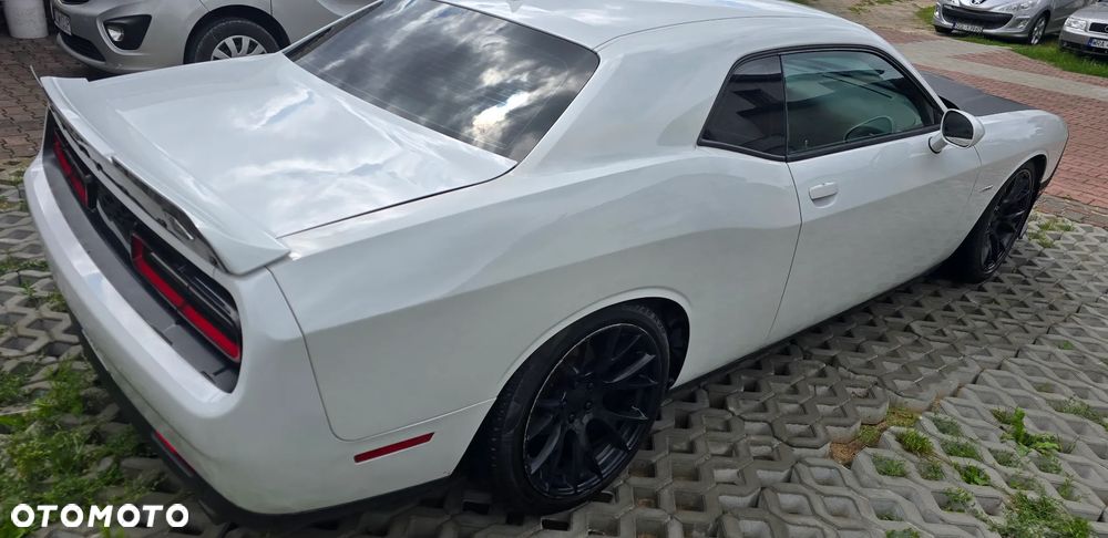 Dodge Challenger - 11