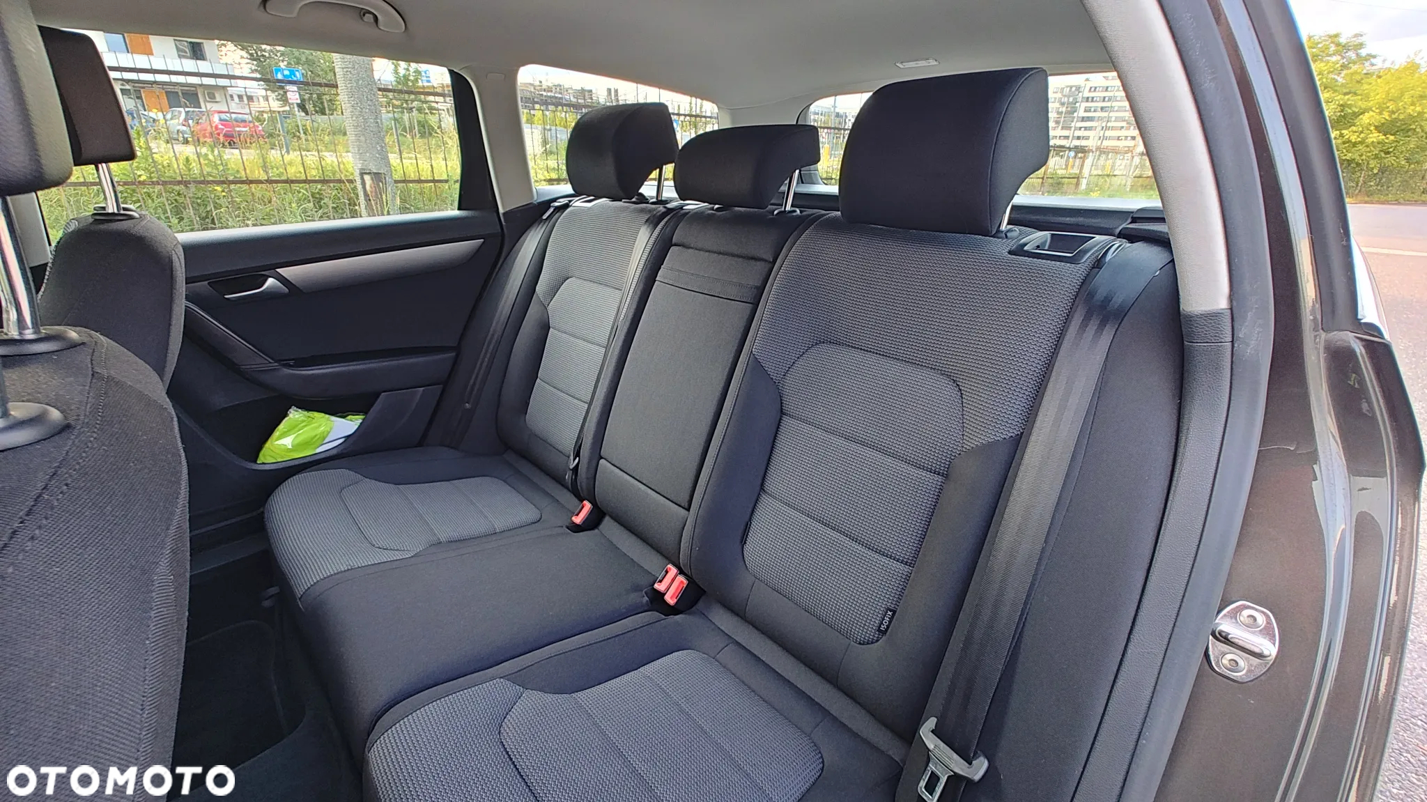 Volkswagen Passat 2.0 TDI DPF Comfortline - 24