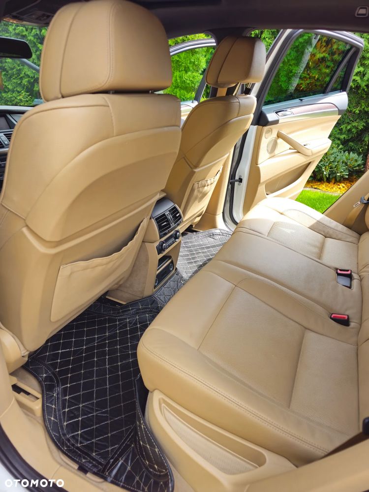 BMW X6 50i xDrive - 8