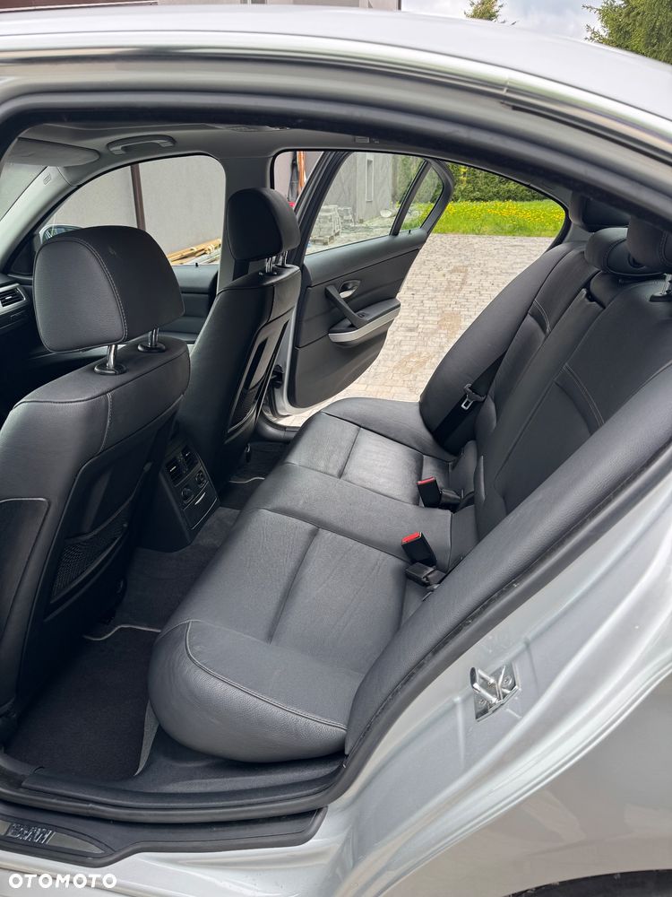 BMW Seria 3 330i xDrive Edition Sport - 16
