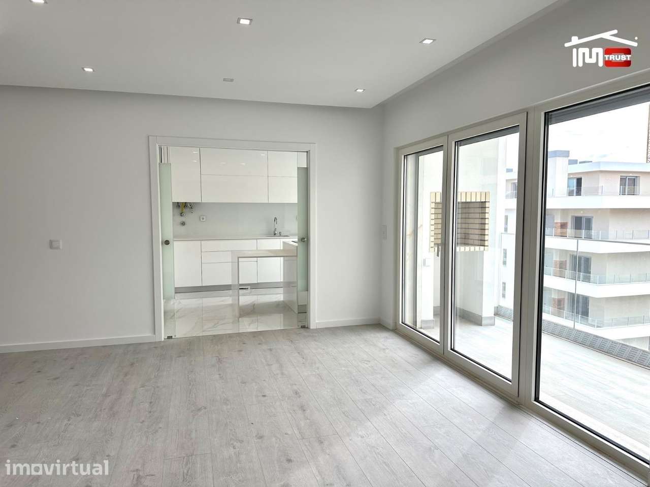 Incrivel Apartamento T2 com Varanda, Garagem e Arrecadação - Grande imagem: 4/37