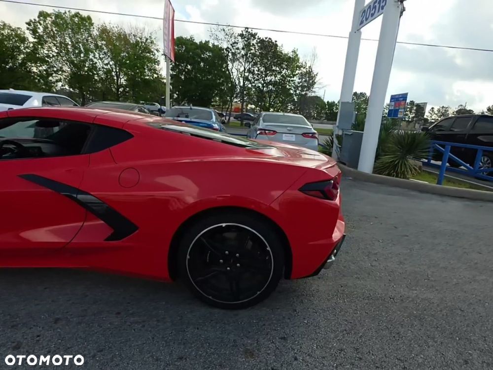 Chevrolet Corvette - 4