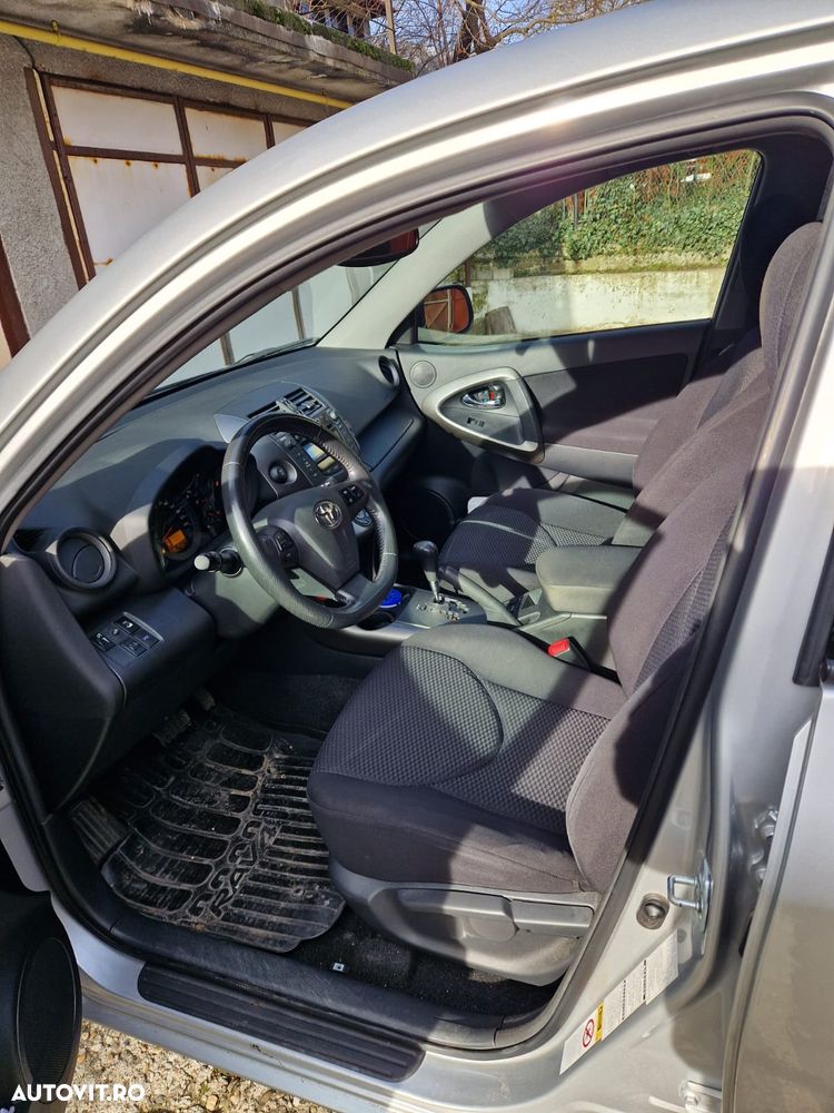 Toyota RAV4 - 10