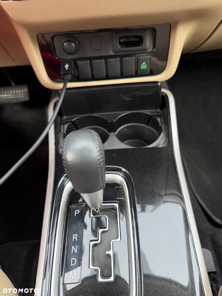 Mitsubishi Outlander - 15