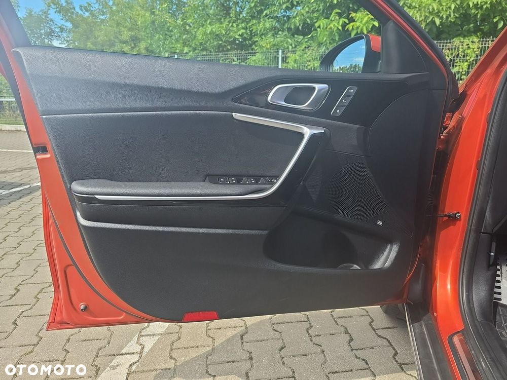 Kia XCeed - 10