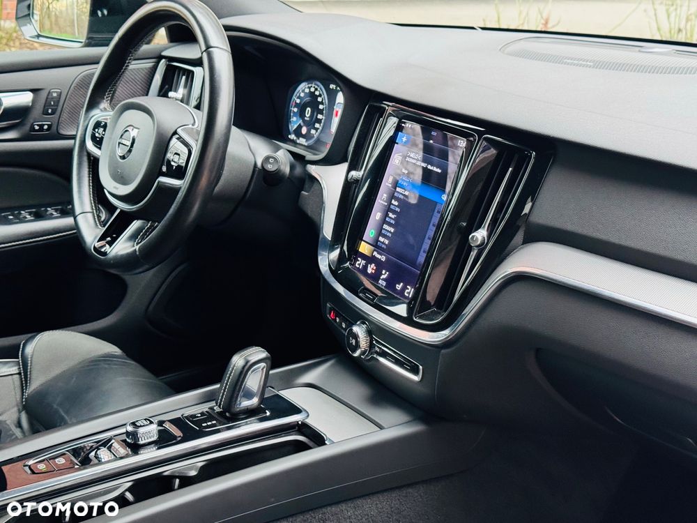 Volvo V60 D4 AWD R-Design - 29