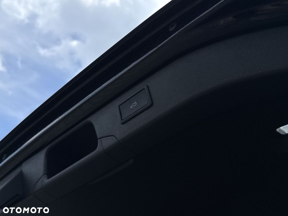 Volkswagen Passat Variant 2.0 TDI SCR 4Mot R-Line DSG - 36