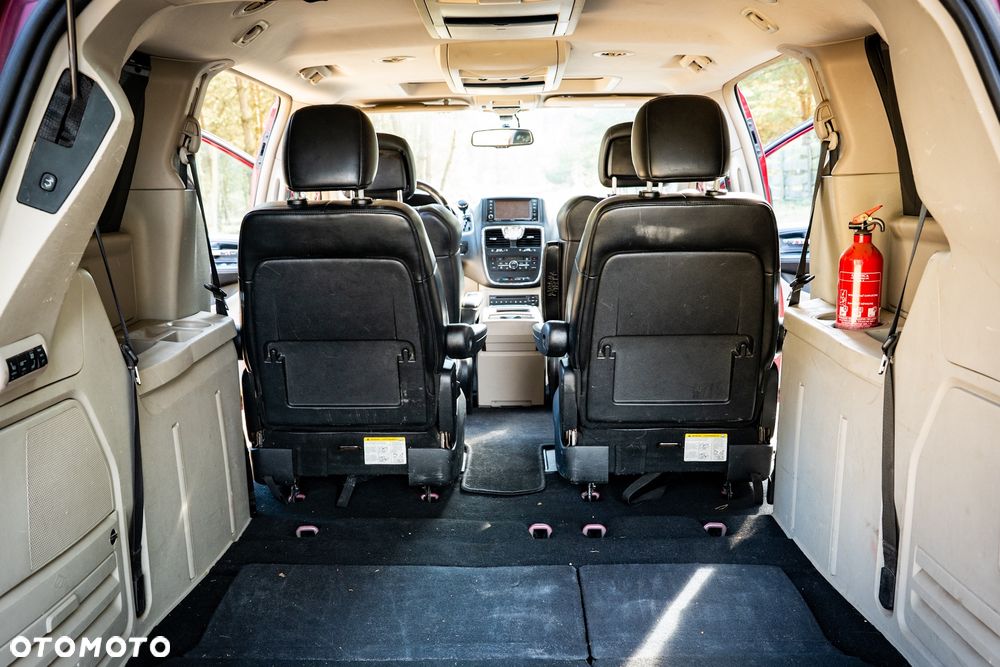 Chrysler Town & Country 3.6 Limited - 9