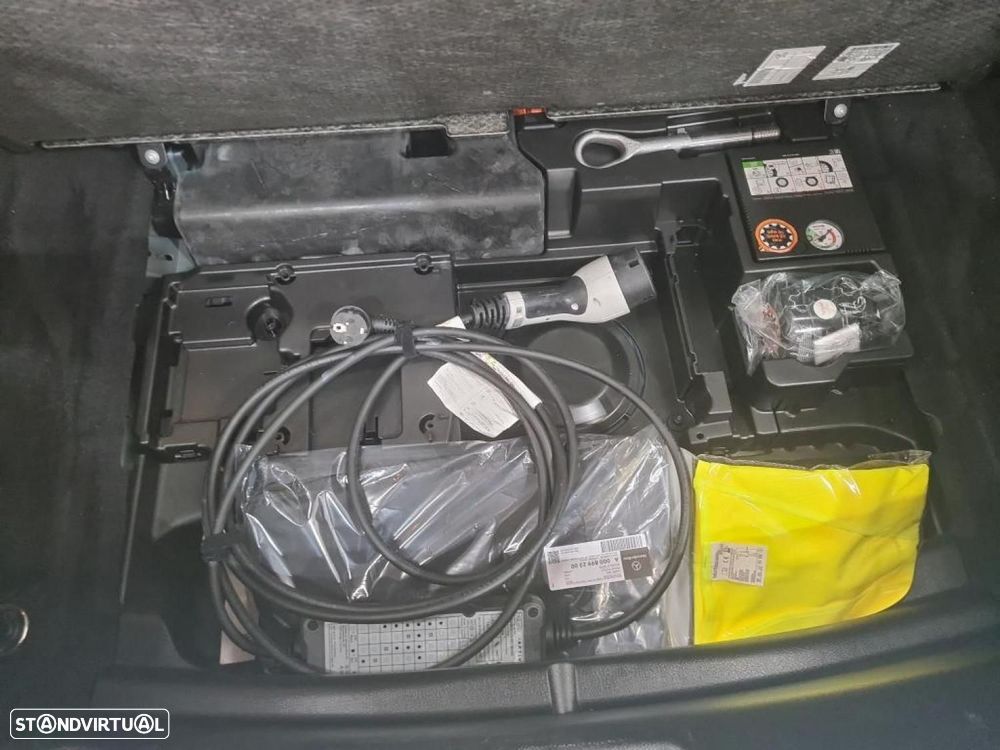 Mercedes-Benz CLA 250 e Shooting Brake Style Plus - 12