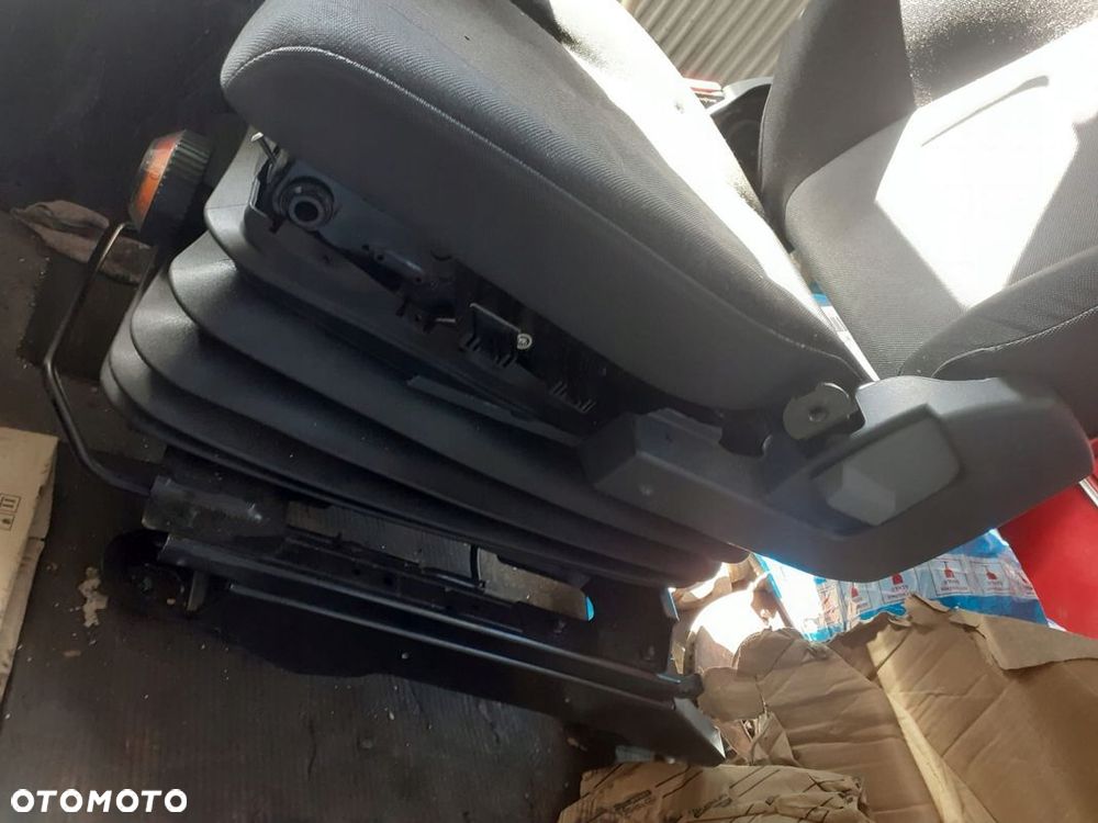 FOTEL KIEROWCY LEWY RENAULT MASTER III MOVANO EUROPA POMPOWANY - 4