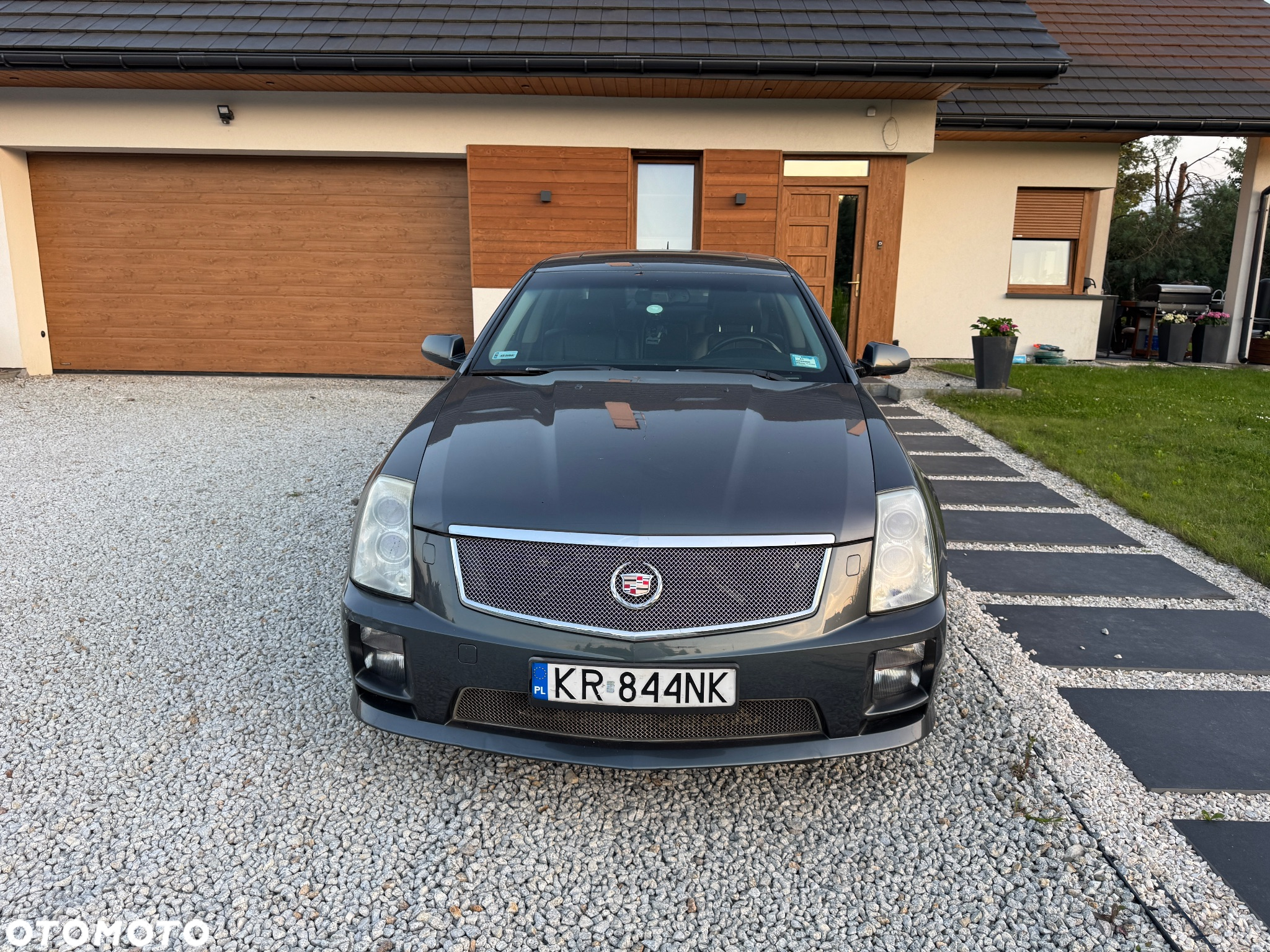 Cadillac STS - 2