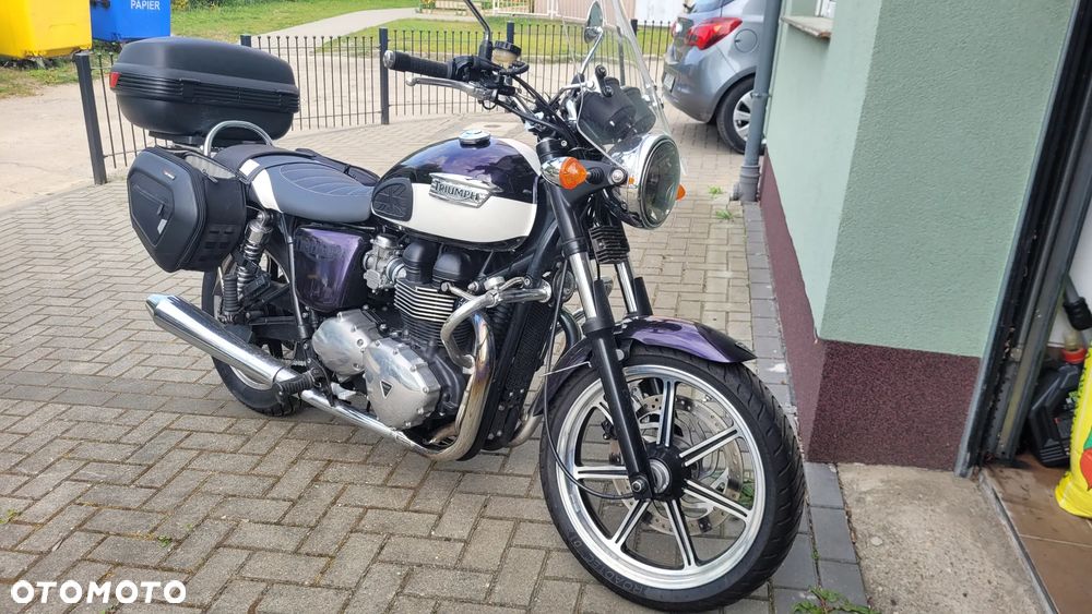 Triumph Bonneville - 1