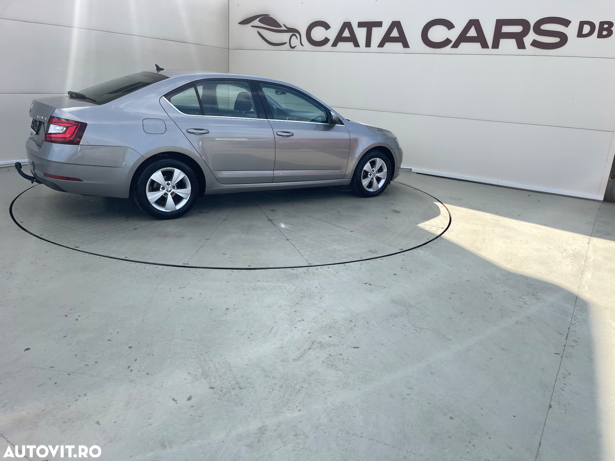Skoda Octavia 1.6 TDI DSG Style - 15