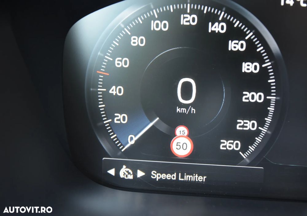 Volvo XC 60 D4 AWD Geartronic Momentum - 25