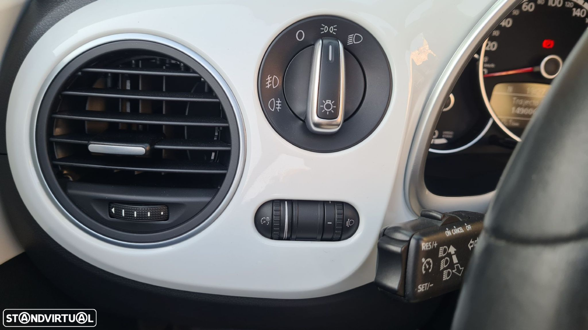 VW New Beetle Cabriolet 1.6 TDi Design - 16