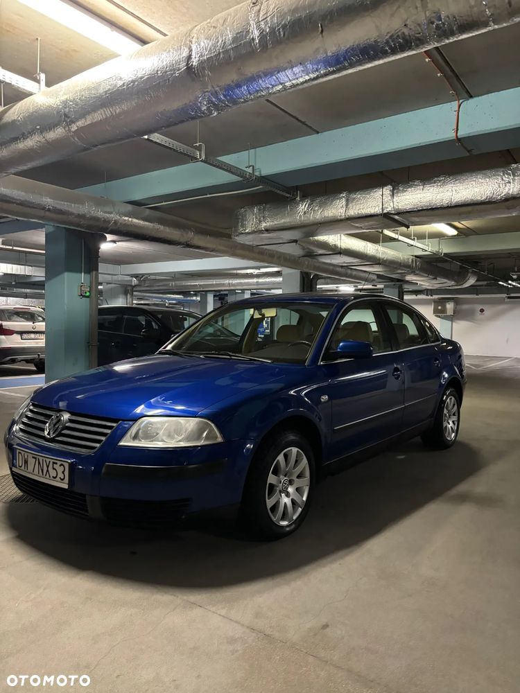 Volkswagen Passat 2.0 Basis - 1