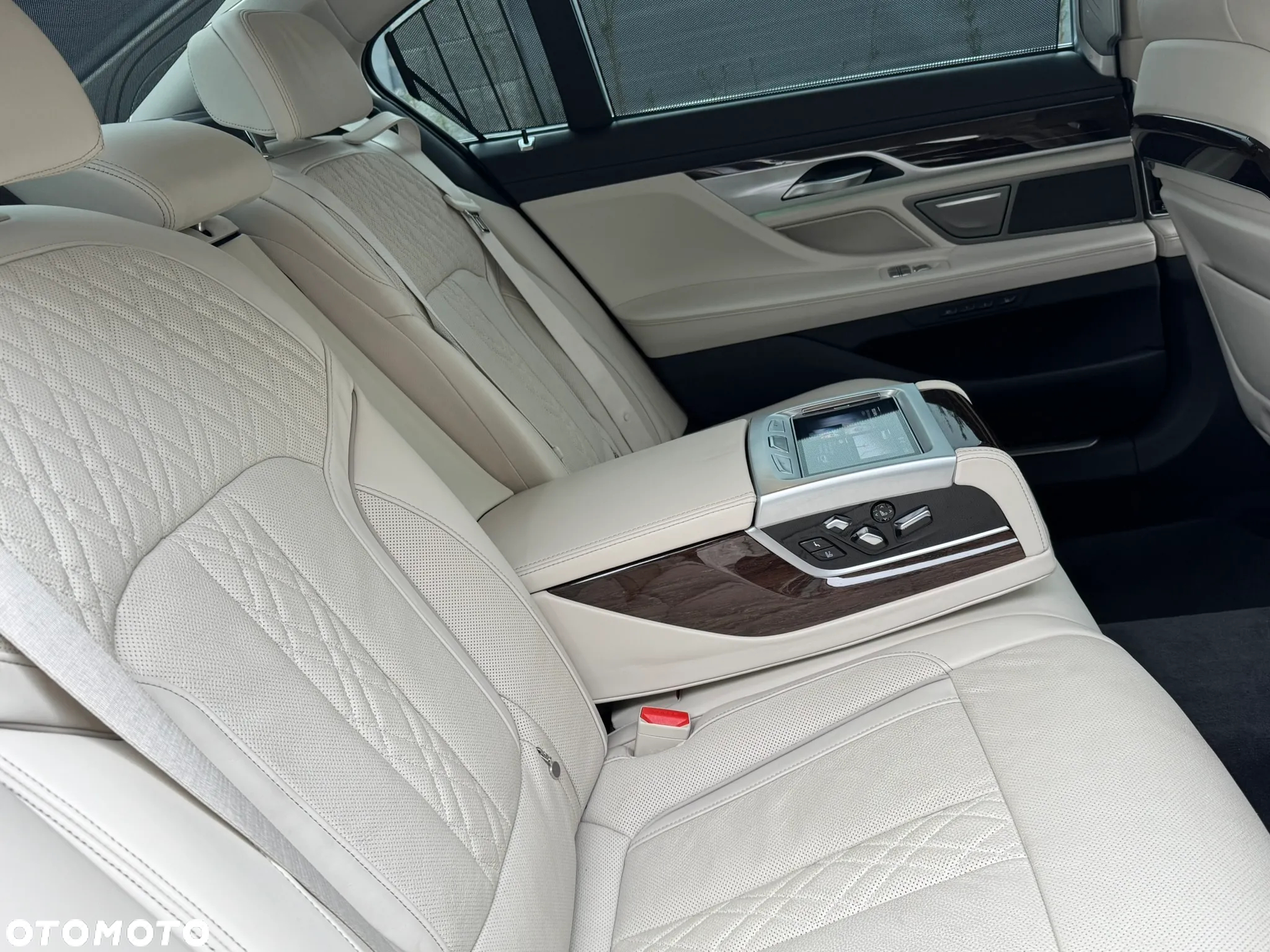 BMW Seria 7 750i xDrive - 30