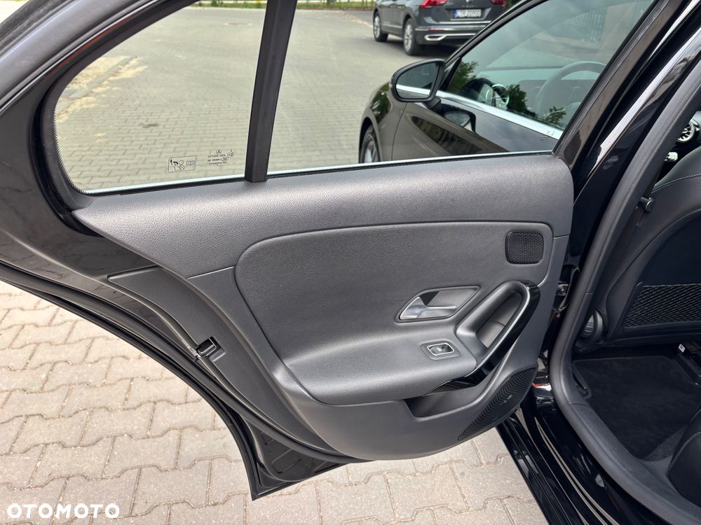 Mercedes-Benz Klasa A 180 Edition 1 7G-DCT - 10