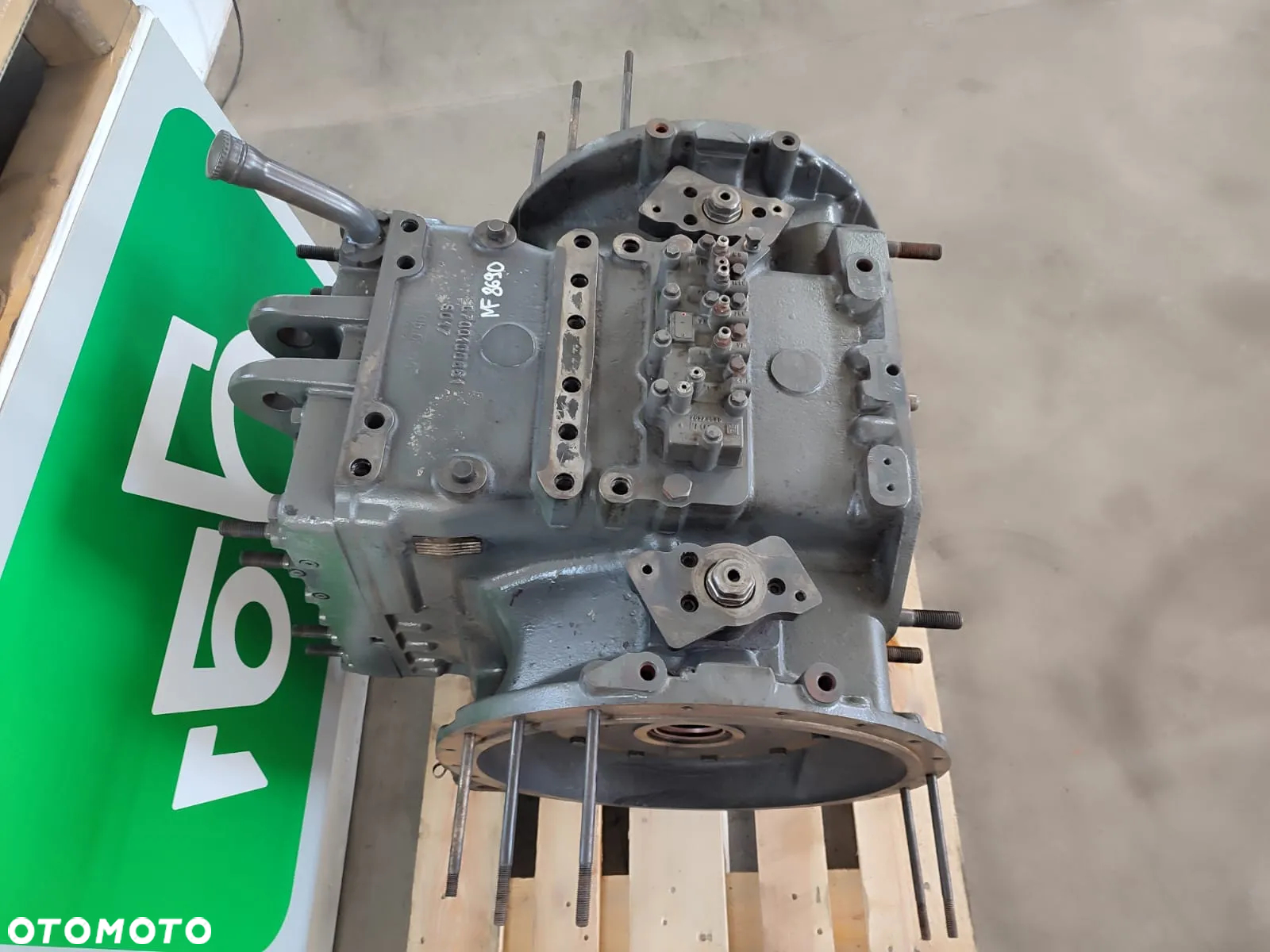 Dyferencjał tył 6700100661 MASSEY FERGUSON 8690 - 8