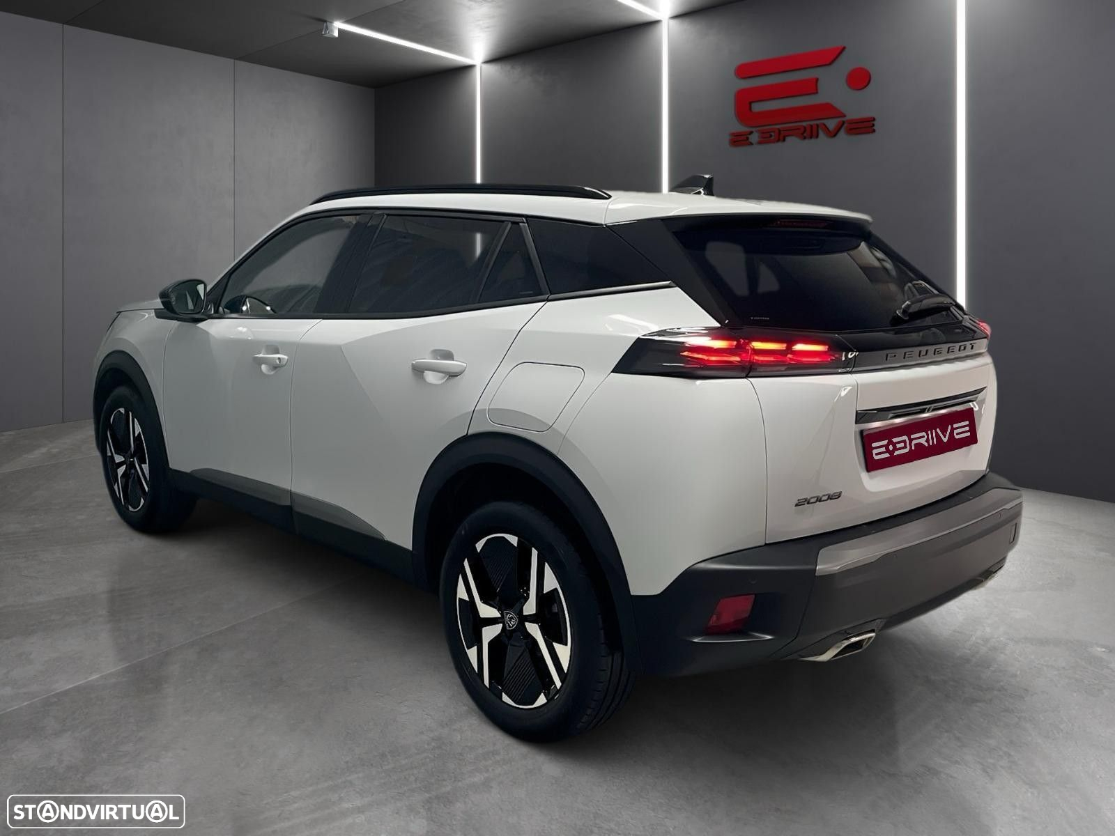 Peugeot 2008 1.2 PureTech Allure EAT8 - 4