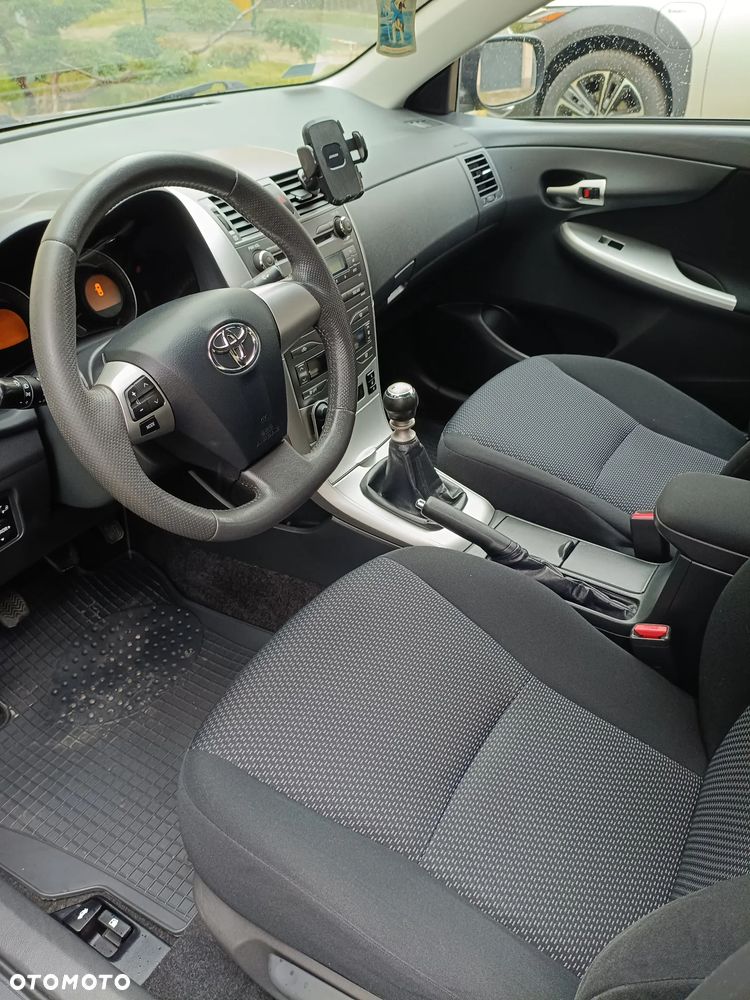 Toyota Corolla 1.6 Premium + - 7