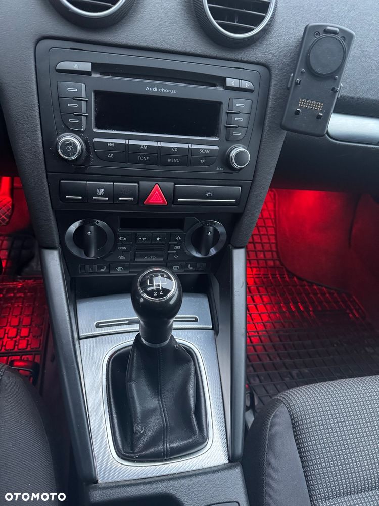 Audi A3 3-drzwiowe 1.6 Attraction - 8