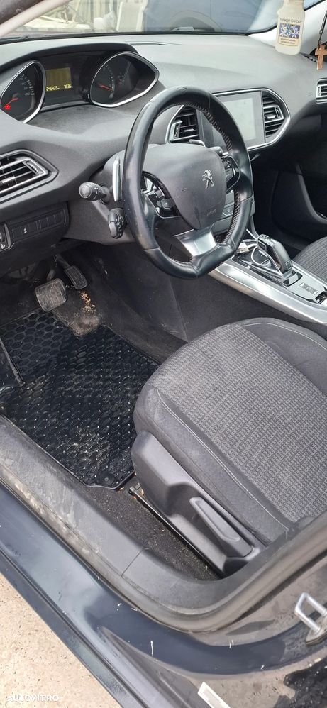 Peugeot 308 BlueHDi FAP 130 EAT8 Stop & Start Active - 6