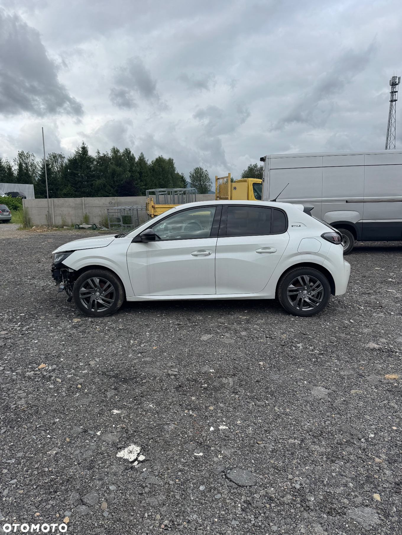 Peugeot 208 - 18