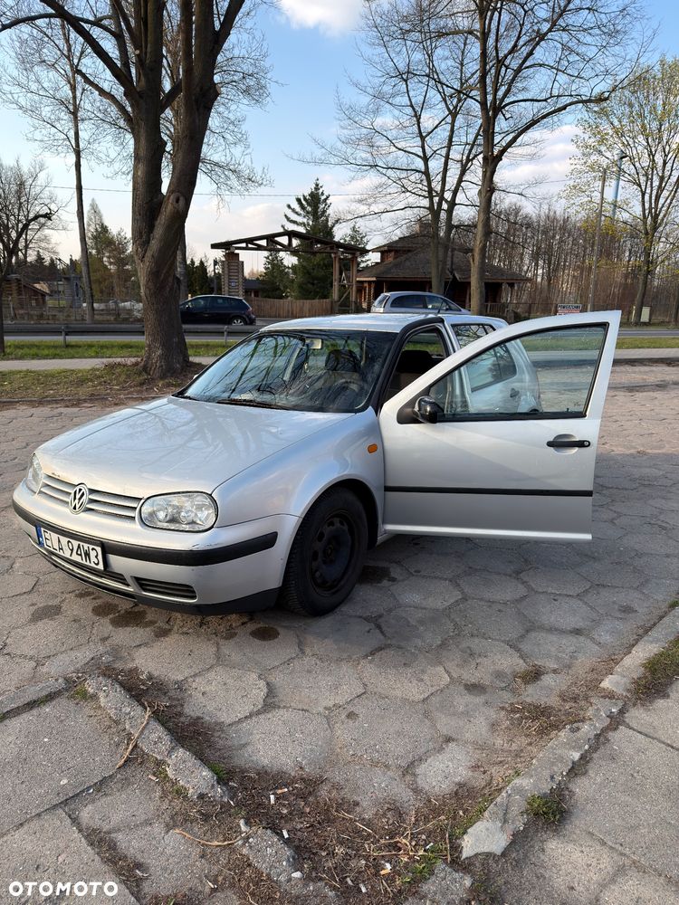 Volkswagen Golf - 2